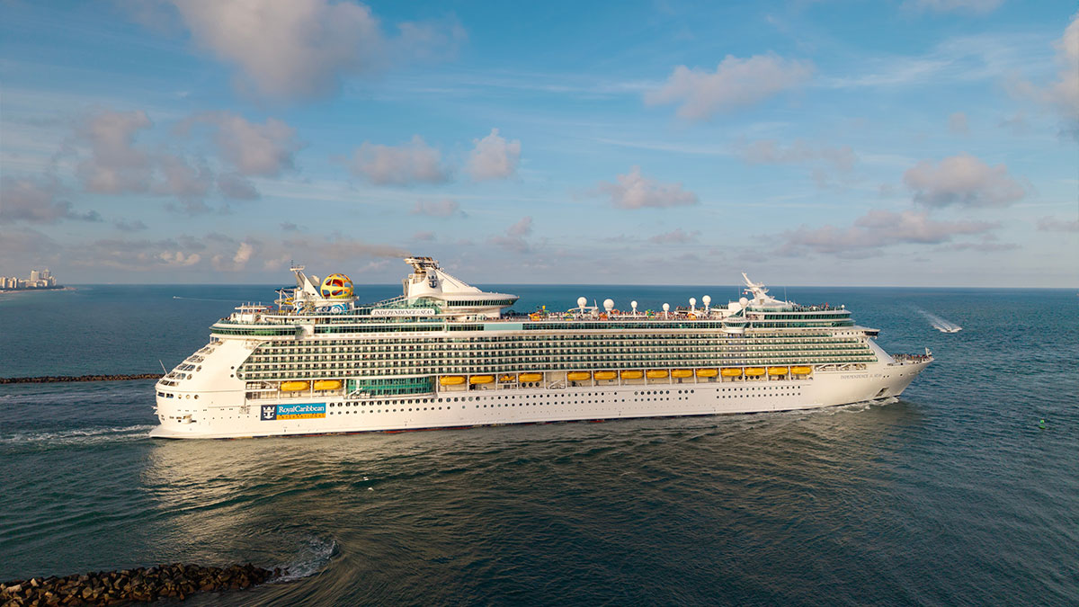 Royal Caribbean Independence of the Seas leaving the port of Miami