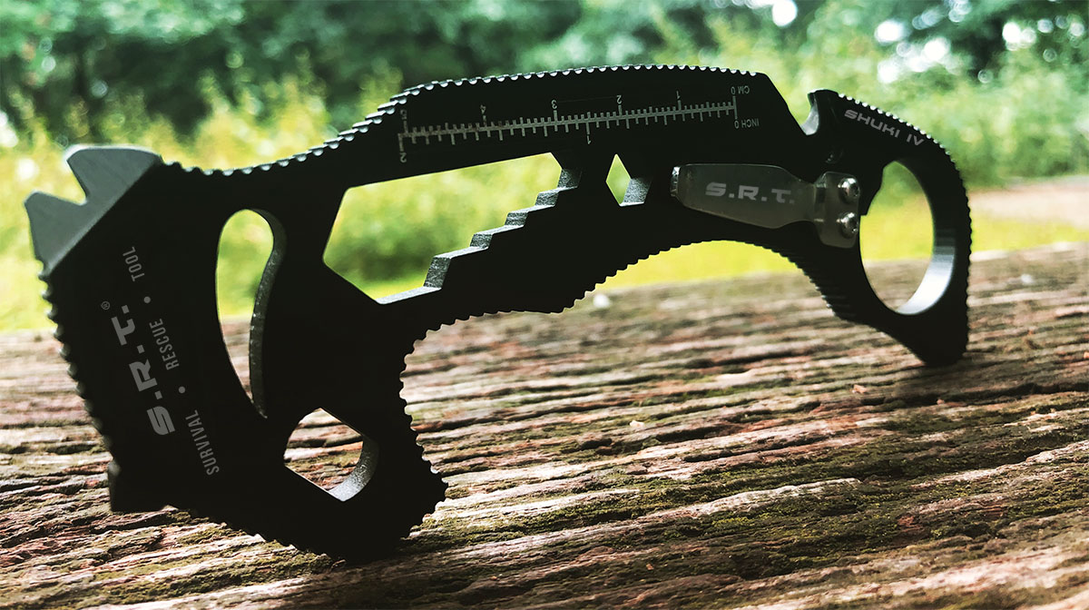 Shuki IV S.R.T. Tool in titanium black on wooden railing